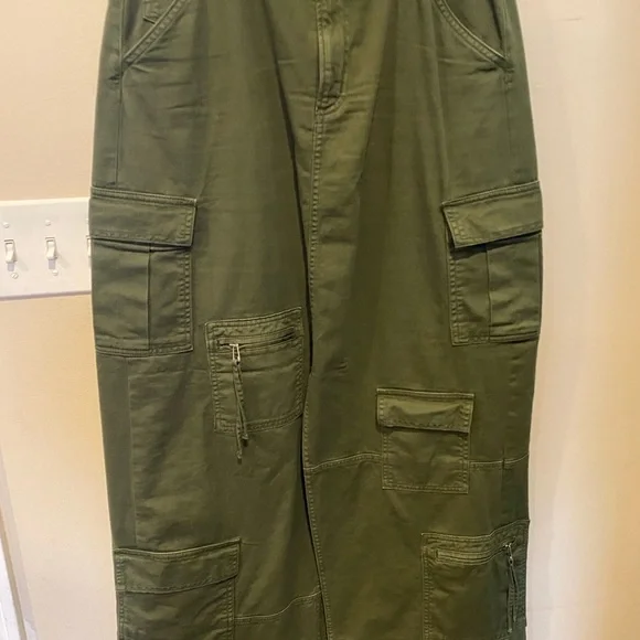 GAP Green Cargo Skirt with Utility Design​ - Picture 2 of 7